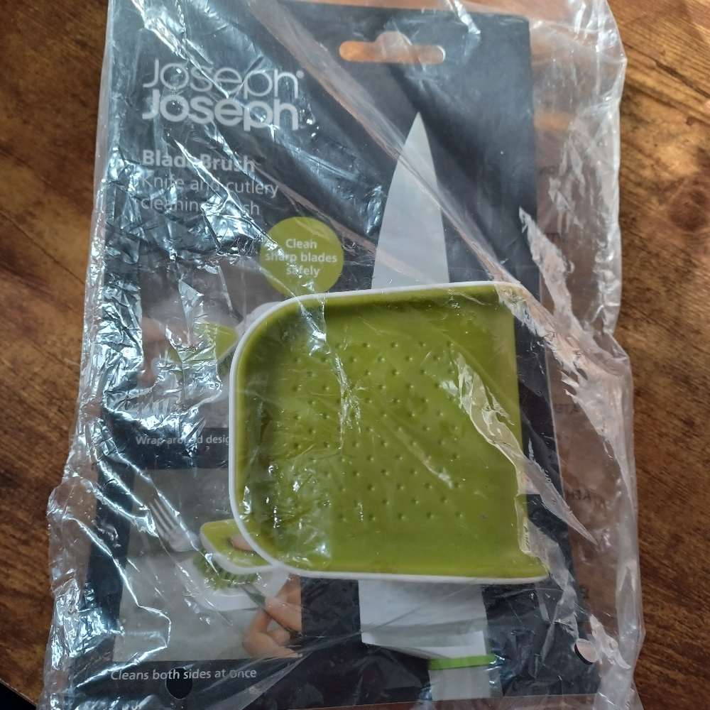 Joseph Joseph blade brush cleaner